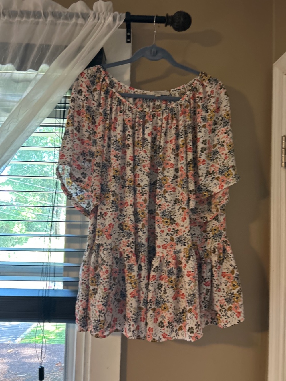 Blouse - Picture 2 of 3